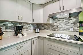 TRANQUILITY. Gated Estate Home. Privacy.