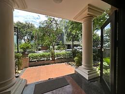 Capital O 1183 Villa Le Na