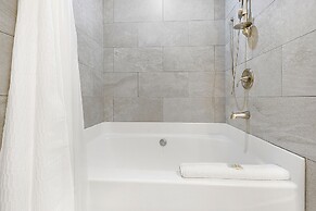 Exquisite 4 BR Condo in New Orleans