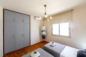 Mackenzie Eftyhia Beachfront Suite