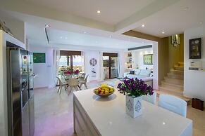 El Greco Seafront Villa