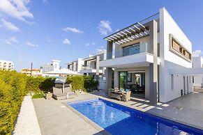 Pernera Beach Villa in Protaras