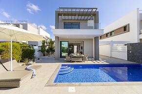 Pernera Beach Villa in Protaras