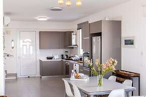 Ayia Thekla Seafront Villa Dagi