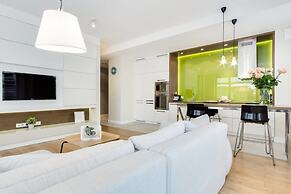 Swanky and Modern Marina Residence