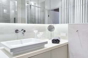 Swanky and Modern Marina Residence