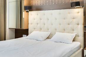 Swanky and Modern Marina Residence