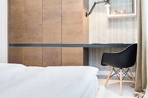 Swanky and Modern Marina Residence