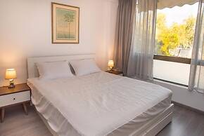 Beachside Bliss Central 1-bedroom in Glyfada