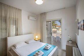 Beachfront Villa Meneou 5