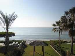 Beachfront Villa Meneou 5