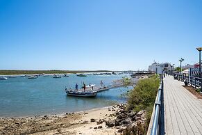 Modern Cabanas de Tavira Apartment by Ideal Homes