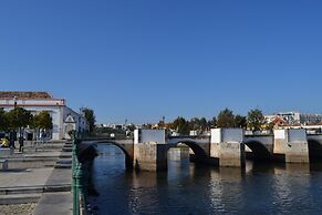 Modern Cabanas de Tavira Apartment by Ideal Homes