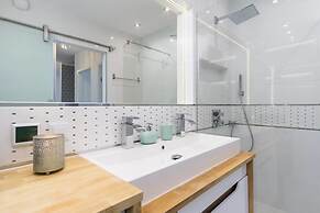 Cosy Two Bedroom Apartment With Stunning City View