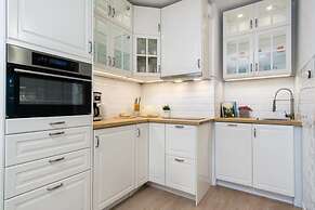 Cosy Two Bedroom Apartment With Stunning City View