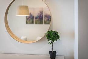 Cozy and Fresh 2bdrm apt Close to Metro