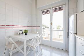 Cozy and Fresh 2bdrm apt Close to Metro