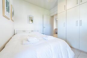 Luxury Home With Jacuzzi and Spectacular Sea Views for 8 Guests