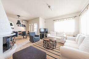 Luxury Home With Jacuzzi and Spectacular Sea Views for 8 Guests