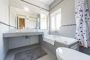 Luxury Home With Jacuzzi and Spectacular Sea Views for 8 Guests