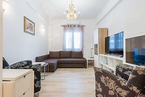 Fresh and Clean apt for 6 in Koukaki
