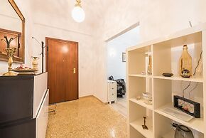 Fresh and Clean apt for 6 in Koukaki