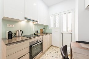 Fresh and Clean apt for 6 in Koukaki