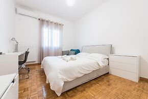 Fresh and Clean apt for 6 in Koukaki