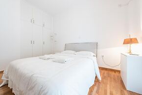 Fresh and Clean apt for 6 in Koukaki