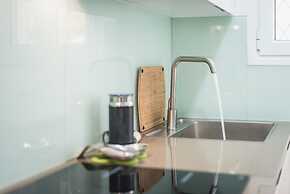 Fresh and Clean apt for 6 in Koukaki