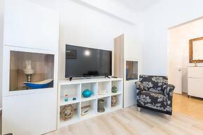 Fresh and Clean apt for 6 in Koukaki