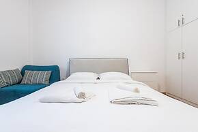 Fresh and Clean apt for 6 in Koukaki