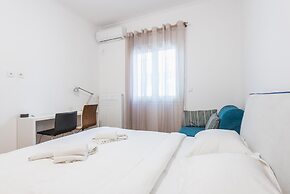 Fresh and Clean apt for 6 in Koukaki