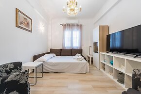 Fresh and Clean apt for 6 in Koukaki