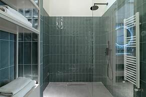 An Outstanding 3 Bdrm Apartment in the Heart of Athens