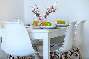 Mackenzie Zoe Seafront Suite