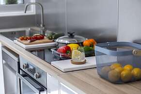 Mackenzie Zoe Seafront Suite