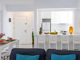 Mackenzie Leo Seafront Suite