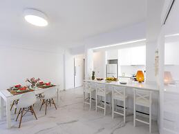 Mackenzie Leo Seafront Suite