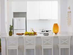 Mackenzie Leo Seafront Suite