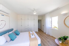 Protaras Seafront Villa Violetta