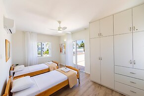 Protaras Seafront Villa Violetta