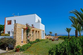 Protaras Seafront Villa Violetta