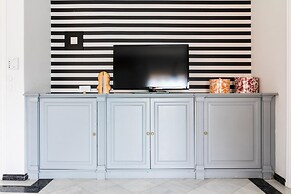 Deco Marble Apt With Acropolis View