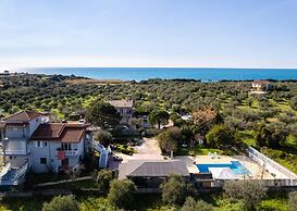 Beachfront Luxury Villa-private Pool Garden Heaven