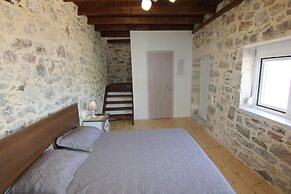 Malia Stone Residence - Secluded Cozy Retreat
