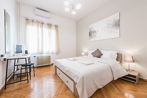 Cute and Central apt for 3 new Features 2024 Upgrade