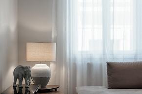 Historic Plaka s Deluxe Apartment