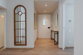 Historic Plaka s Deluxe Apartment