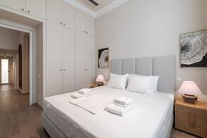 Historic Plaka s Deluxe Apartment